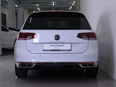 Volkswagen Passat 2,0 TDi DSG R-Line Kůže Tažné 110 kW automat bílá