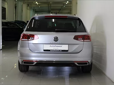 Volkswagen Passat 2,0 TDi DSG Eleg.2023 Nový vůz! 110 kW automat šedá