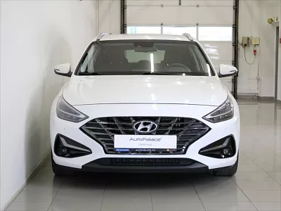Hyundai i30 1,6 CRDi Smart KAM. 109tkm. 85 kW bílá