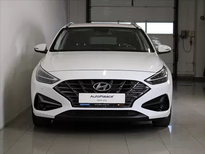 Hyundai i30 1,6 CRDi Smart KAM. 115tkm. 85 kW bílá